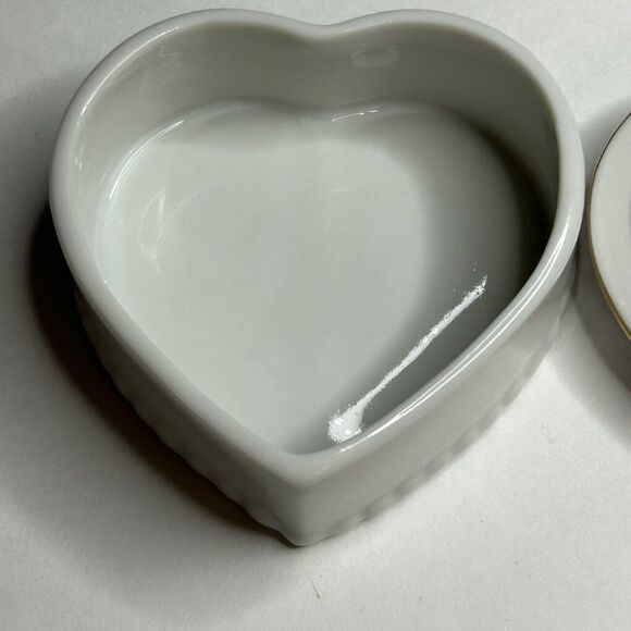 Vintage Porcelain Heart Shaped Trinket Box with Wild Flowers & Bird (Quail?) "S" - Picture 7 of 10